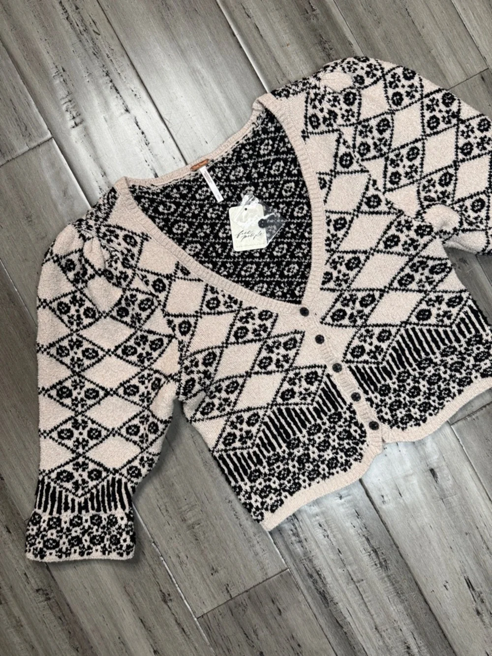 FREE PEOPLE GEO FLORAL KNIT CARDIGAN BLACK CREAM CROPPED BOHO **NWT** - Picture 2 of 15